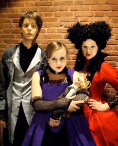 Vampyrerna Armando (Stefan Carlsson), Claudia (Ulrika Enander) och Elizabeth Bathory (Anna Lundh).