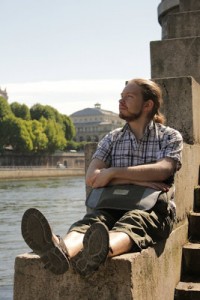 Man kan sitta och vila på en trappa vid Seine!