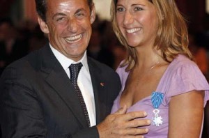 President Sarkozy bidrar inte direkt till en utveckling av landet åt det mer humana hållet.
